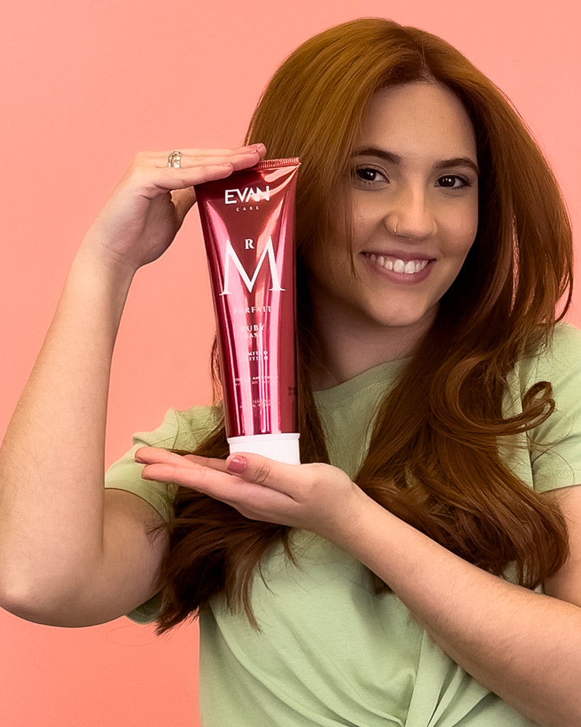 Rubi • Máscara Premium | Cuidados com Evan | Umidade e pigmentos de cobre vermelho para cabelos tingidos.